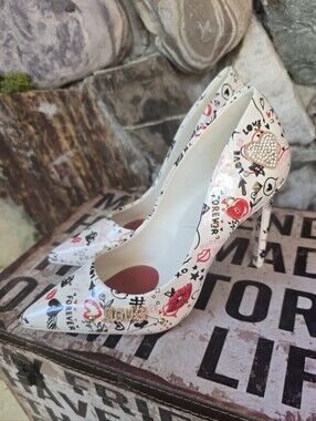 Valentine Graffiti Pointed-Toe Stiletto Pumps – White Combo